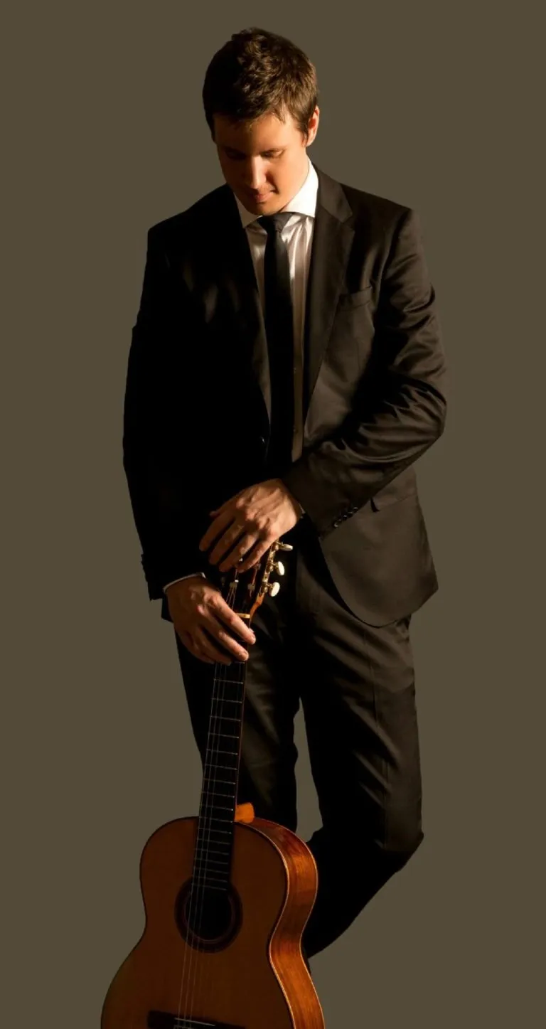 Sam Desmet, classical guitarist performing worldwide